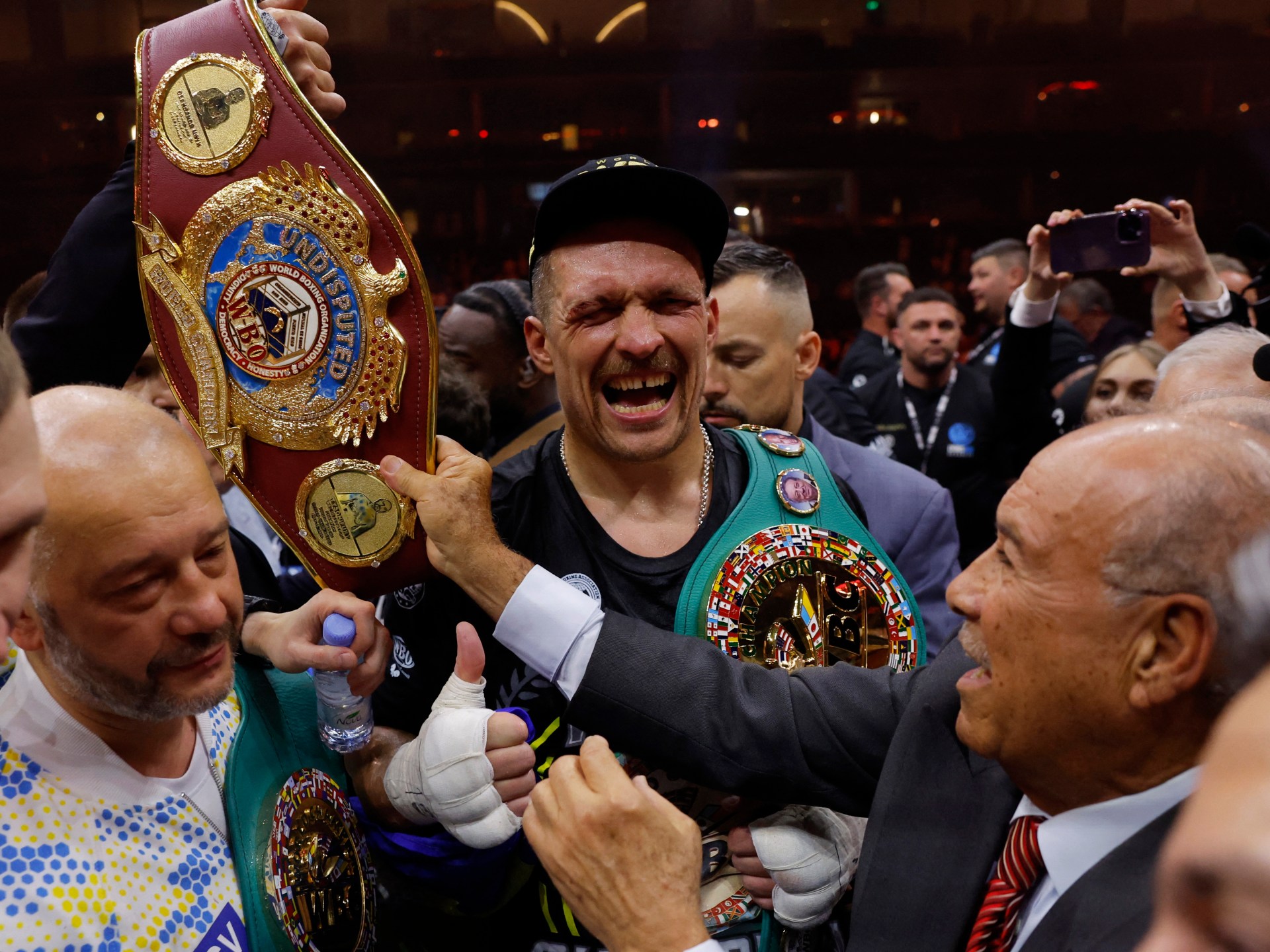 Usyk beats Fury by split decision to win title-unifying heavyweight fight