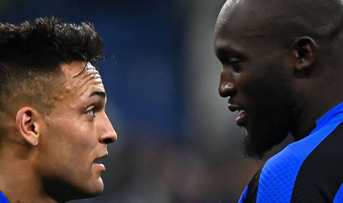 Lautaro Martinez takes swipe at Romelu Lukaku as Juventus target Chelsea loan agreement