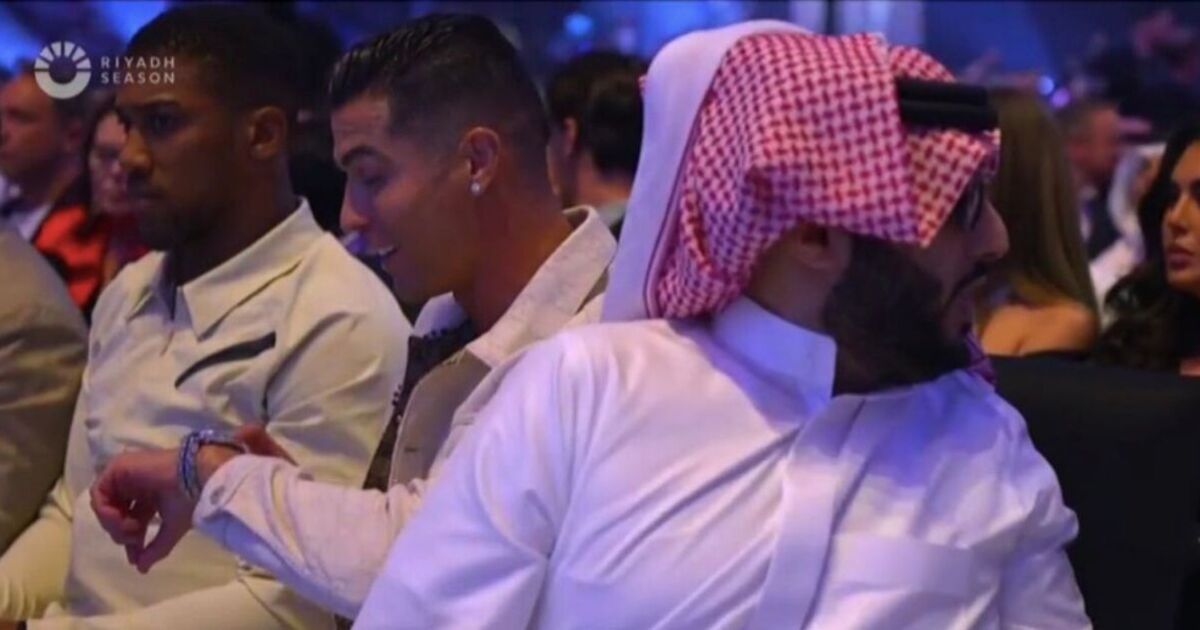 Cristiano Ronaldo gesture spotted during Tyson Fury vs Oleksandr Usyk
