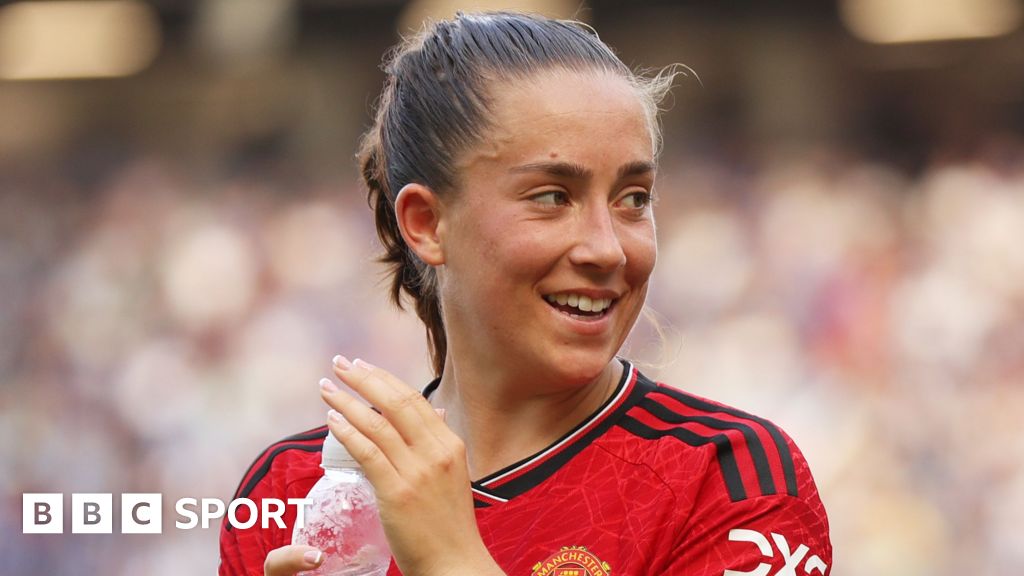 Maya le Tissier: Defender replaces Niamh Charles in England squad
