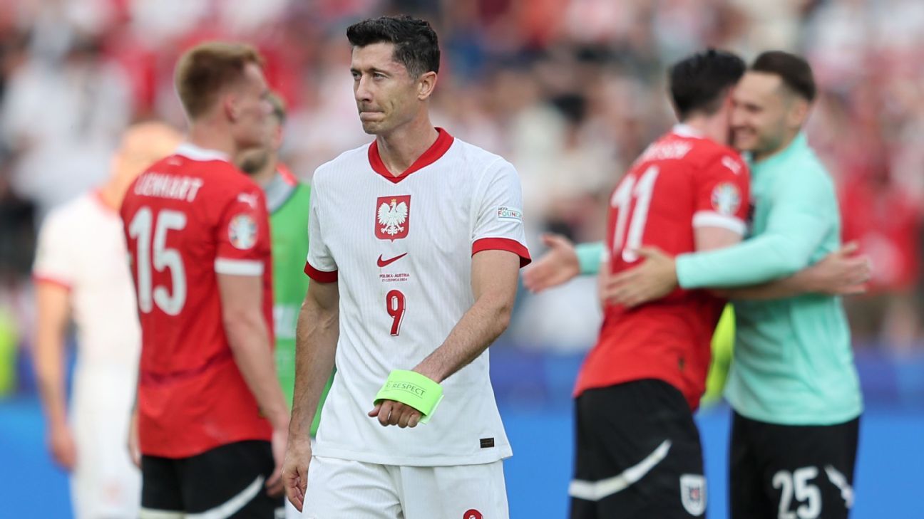 Poland ‘missed moment’ with Lewandowski return