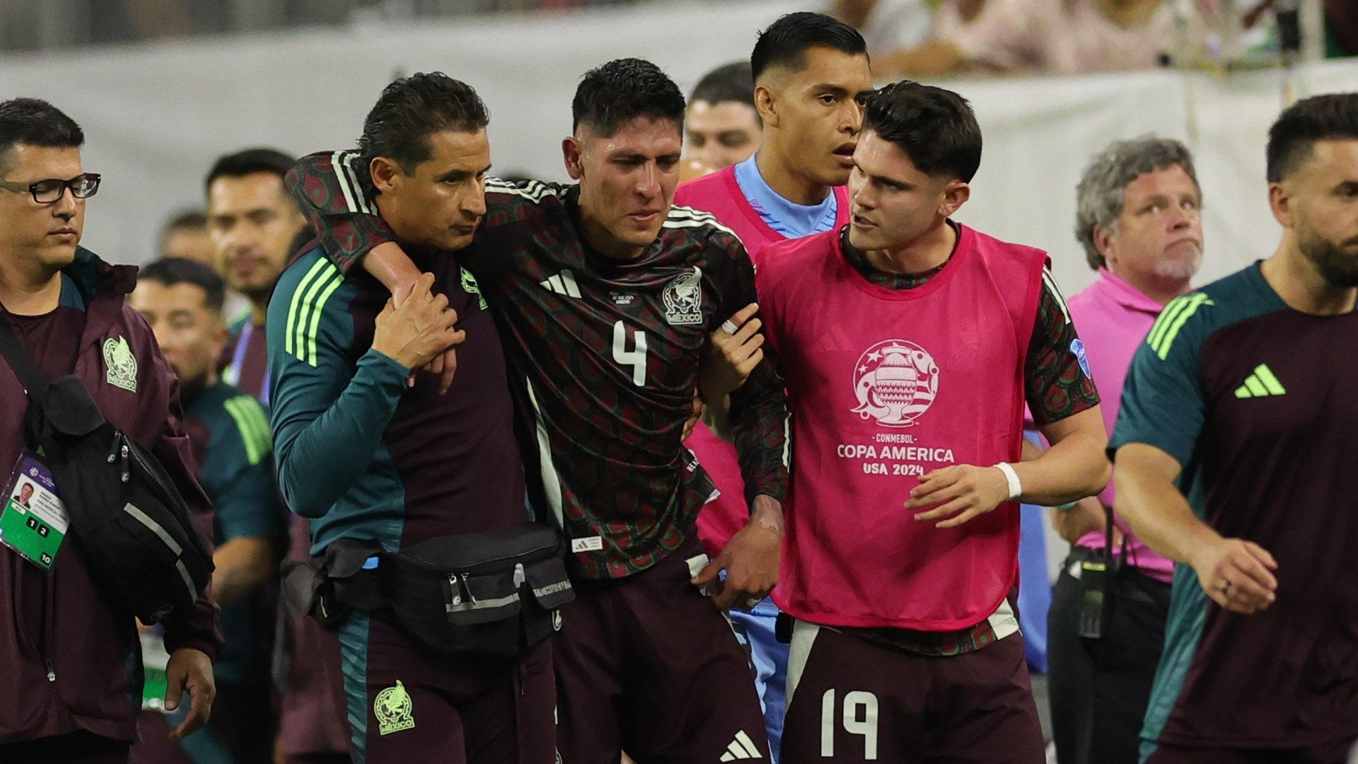 Mexico and West Ham superstar Edson Alvarez carried off the pitch with leg injury in Copa America clash vs Jamaica | Goal.com Ghana