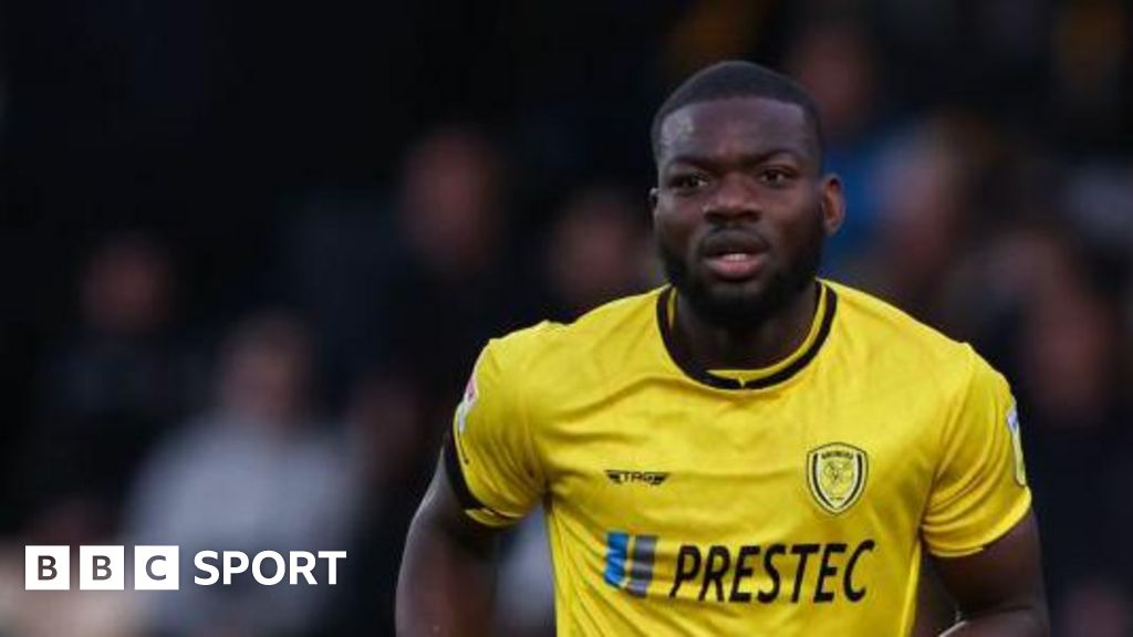 Deji Oshilaja: Mansfield Town sign midfielder after Burton exit