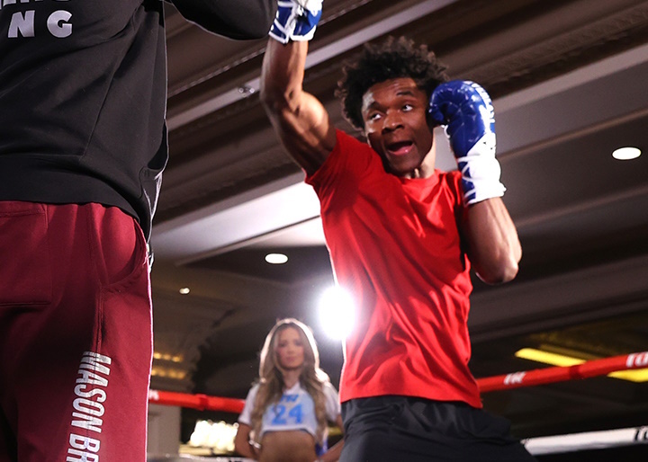 Hot prospect Abdullah Mason added to Shakur Stevenson-Artem Harutyunyan broadcast