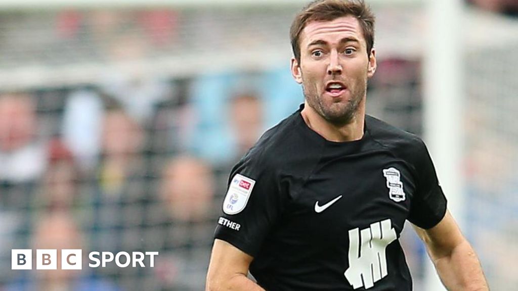 Ex-Birmingham City midfielder Gary Gardner joins Cambridge United