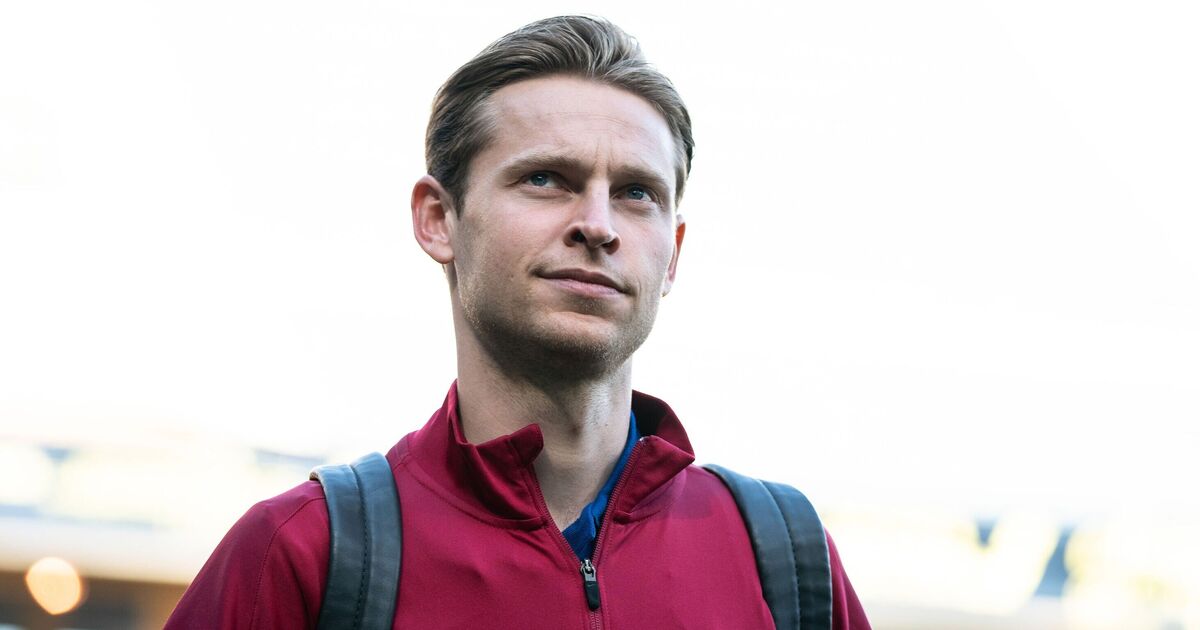 Man Utd transfer target Frenkie De Jong 'trying to terminate Barcelona contract'