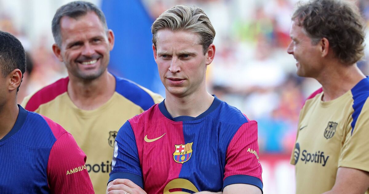 Man Utd receive mixed Frenkie de Jong news as 'Barcelona raise transfer suspicions'