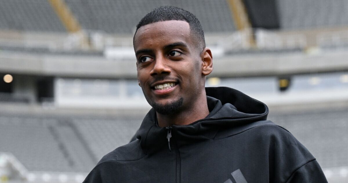 Alexander Isak gesture to fellow Arsenal transfer target speaks volumes