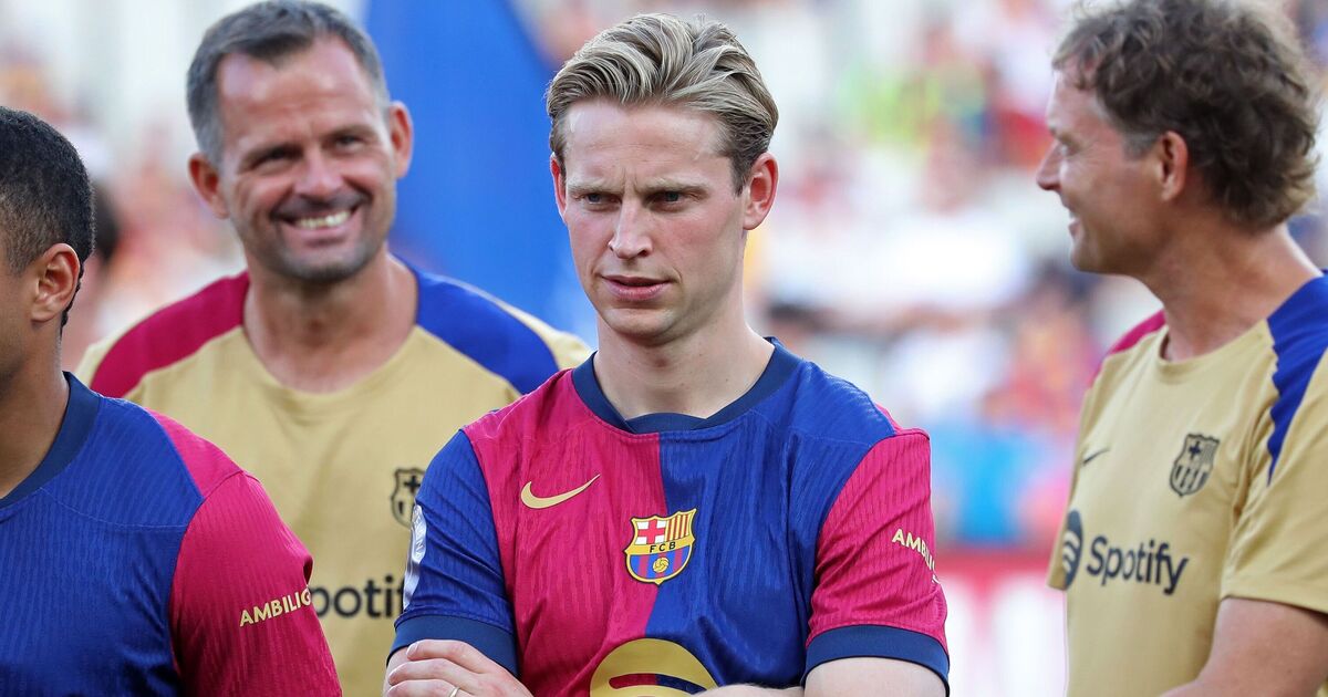 Frenkie de Jong 'disobeys Barcelona bosses' as mystery absence takes new twist