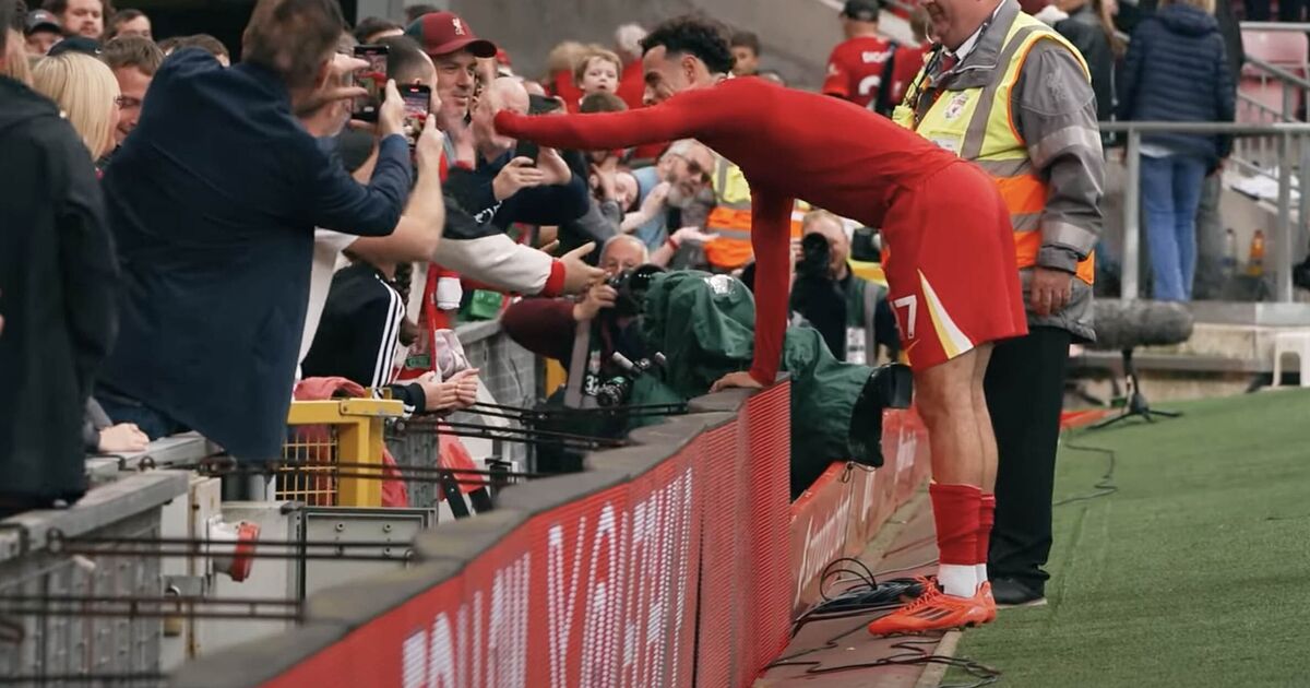 Curtis Jones gesture spotted on Liverpool tunnel cam and sums him up as person